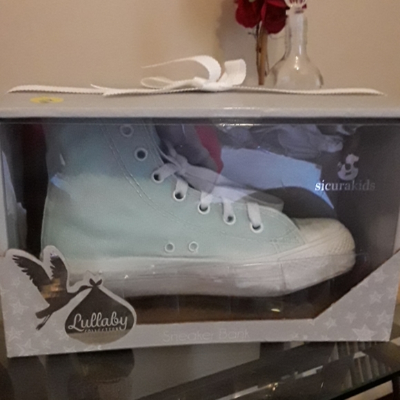 Baby/Child- Sneaker Bank ** EXCELLENT GIFT - Picture 4 of 6